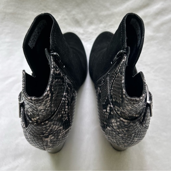 Vionic Naomi Black Size 8.5 WIDE Boots Snake Print Suede Water-Resistant - Picture 8 of 13